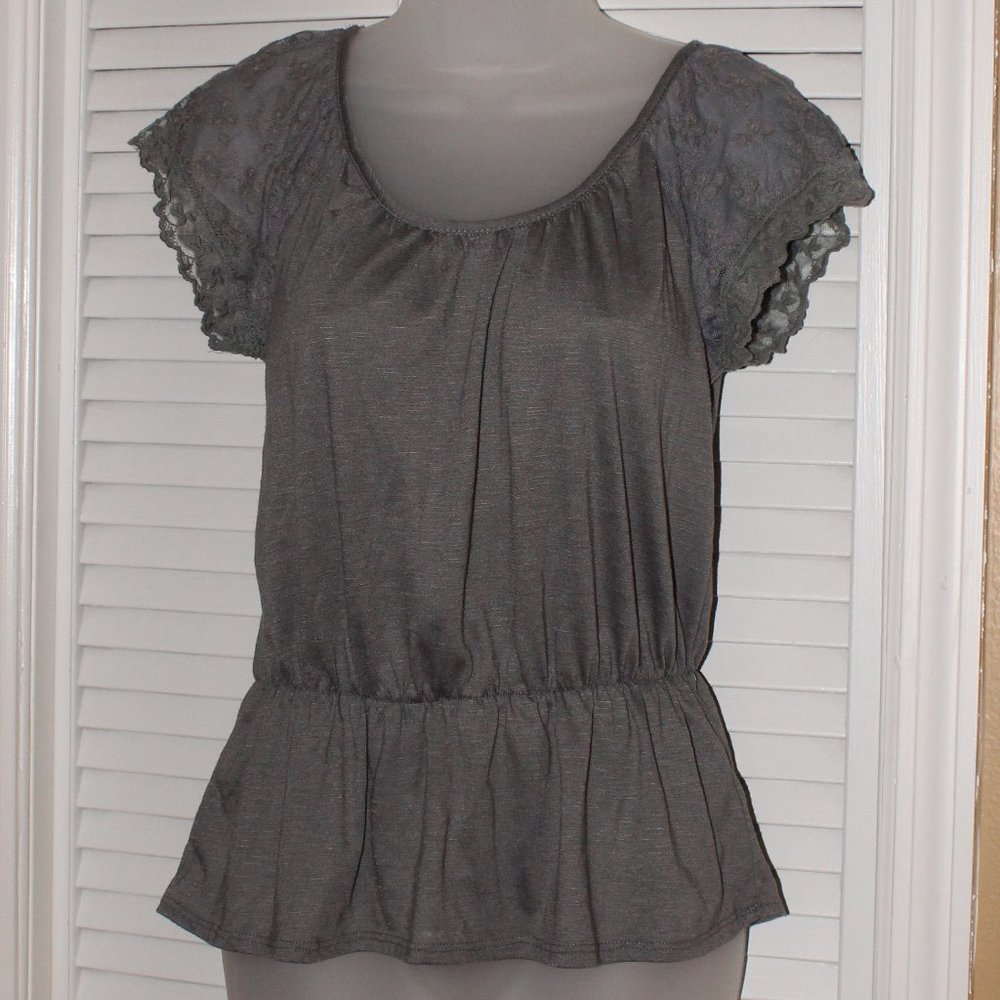 Aeropostale stunner lace sleeve top